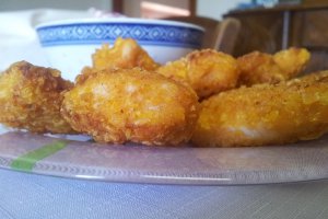 Nuggets din piept de pui cu sos de iaurt