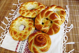Colaci impletiti, reteta traditionala din Oltenia