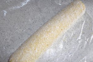 Rulada cu gem de gutui si nuca
