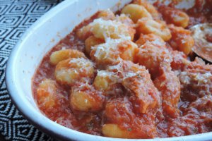 Gnocchi cu sos tomat si cod bacalhau