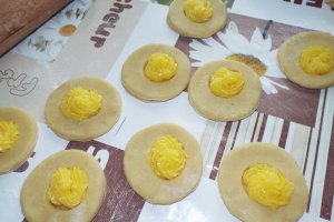 Biscuiti cu miere si lemon curd