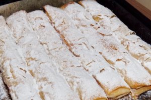 Strudel cu branza si cirese