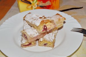 Strudel cu branza si cirese