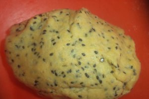 Fursecuri cu unt, nuca macinata si dulceata de zmeura