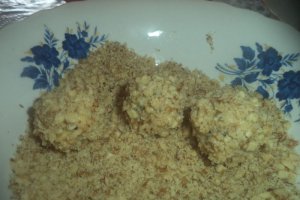 Fursecuri cu unt, nuca macinata si dulceata de zmeura