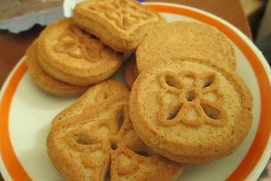 Foietaj cu nutella,alune si biscuiti