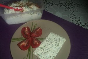 Pasta de branza cu ceapa verde si busuioc