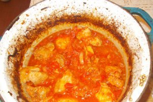 Tocanita cu ardei copti si carne de porc