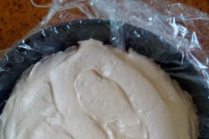 Tort cu crema de cacao si zmeura