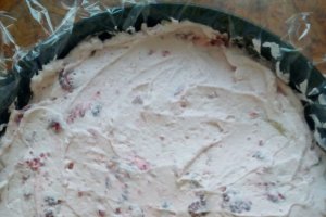 Tort cu crema de cacao si zmeura