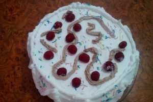 Tort cu crema de cacao si zmeura