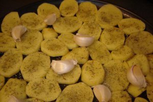 Chipsuri la cuptor cu sos de roşii aromat