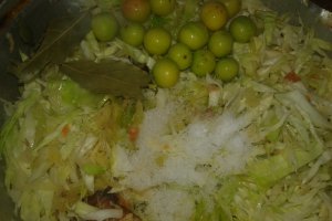 Varza cu carne de la garnita acrita cu corcodușe