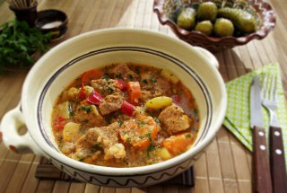 Tocana de legume cu carne de porc la slow cooker Crock-Pot