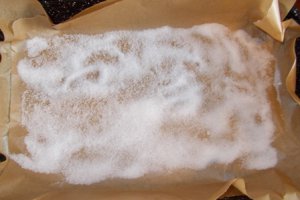 Prajitura cu visine, frisca si sirop de visine