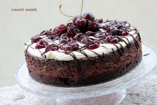 Cheesecake cu ciocolata si cirese