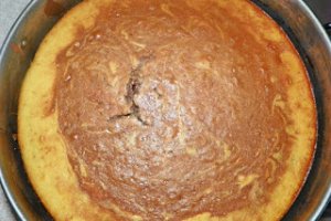 Tort marmorat cu crema de unt de arahide