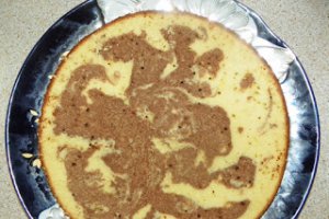 Tort marmorat cu crema de unt de arahide