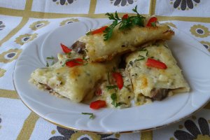 Rulade din foi de lasagna cu ficatei de pui