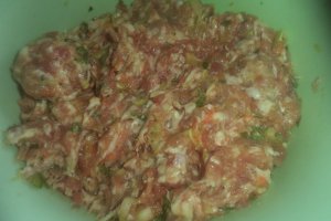 Chiftele din carne cu dovlecel si pesmet la cuptor