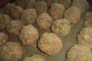 Chiftele din carne cu dovlecel si pesmet la cuptor