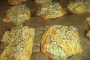 Placinte cu branza si marar la cuptor