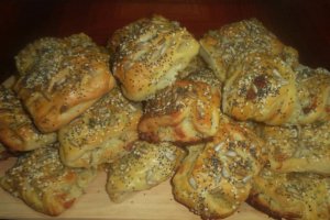 Placinte cu branza si marar la cuptor
