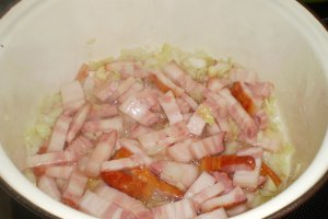 Ciorba de pastai cu sunca taraneasca si tarhon