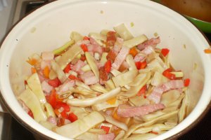 Ciorba de pastai cu sunca taraneasca si tarhon