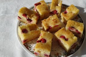 Prajitura cu visine si branza