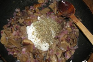 Stroganoff de ciuperci cu tarhon