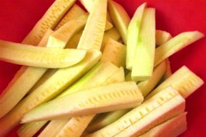 Aperitiv dovlecei crocanti la cuptor