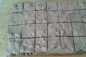 Prajitura cu crema de ciocolata si visine