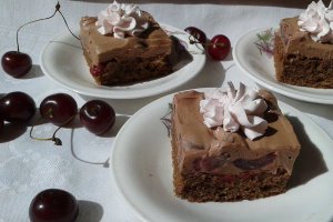 Prajitura cu crema de ciocolata si visine