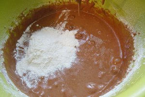 Prajitura cu visine, nuca si mascarpone