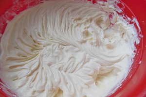 Prajitura cu visine, nuca si mascarpone