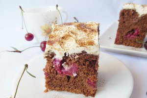 Prajitura cu visine, nuca si mascarpone