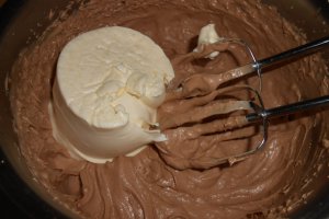 Tort cu ciocolata,mascarpone si banane