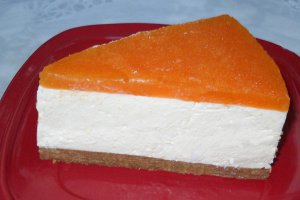 Cheesecake cu jeleu de caise