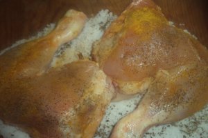 Pulpe de pui pe pat de sare si ciuperci sotate