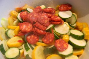 Salata cu zucchini si chorizo