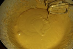 Prajitura cu piersici si bezea