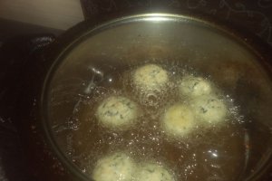 Bulete din branza si cascaval cu marar