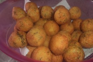 Bulete din branza si cascaval cu marar