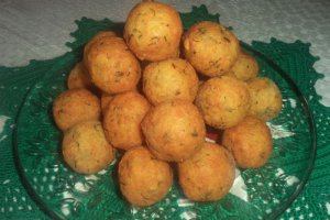 Bulete din branza si cascaval cu marar