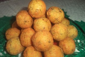 Bulete din branza si cascaval cu marar