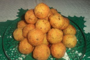 Bulete din branza si cascaval cu marar
