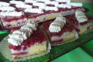 Prajitura cu fructe, crema de vanilie si frisca