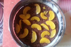Tort cu crema de branza si piersici