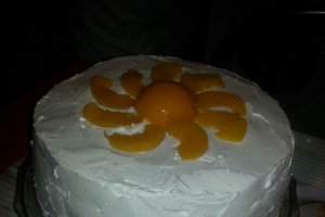 Tort cu crema de branza si piersici